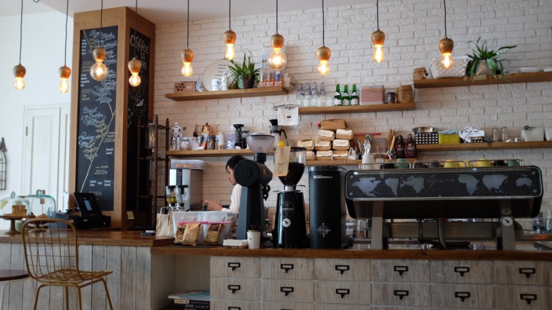 boutique-UTELLE-min_coffee_shop_light_cafe_coffee_shop-32620